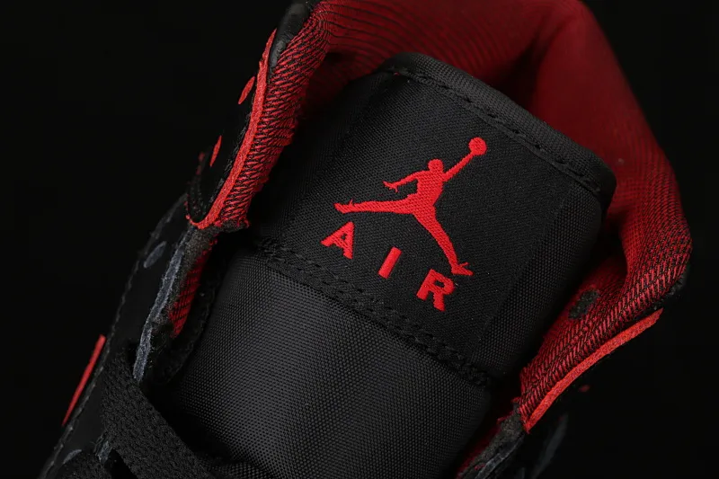 All categories Air Jordan Jordan series basketball shoes Air Jordan 1 Mid Air Jordan 1 Mid AJ1 Joe 1 black red China basketball shoes 554725-028